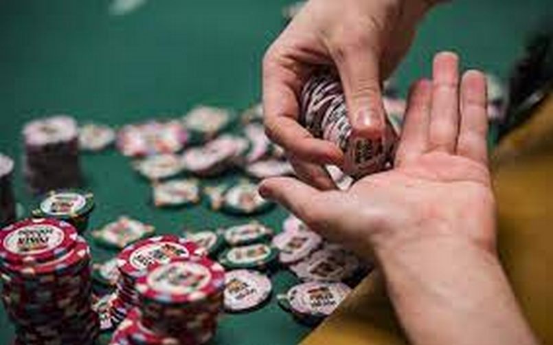 Những tình huống để áp dụng Bluff trong Poker hiệu quả