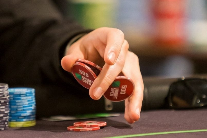 Những lưu ý khi áp dụng bluff trong poker